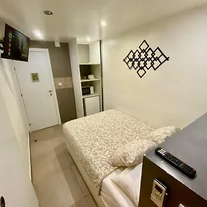 Nuevas Con Bano Privado Frente Al Metro St Mwc Barcelona-fira Apartment